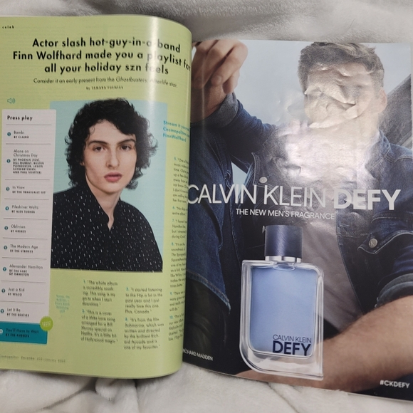 Hailee Steinfeld Cosmo COSMOPOLITAN MAGAZINE Dec 2021 /Jan 2022 Beautiful - Picture 4 of 5